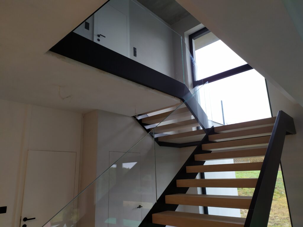 Open-riser stairs