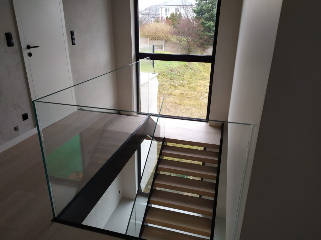 Open-riser stairs