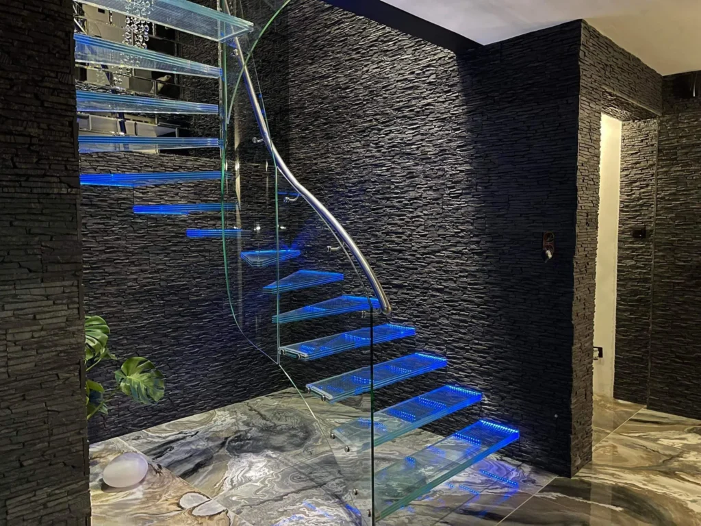 Cantilever stairs