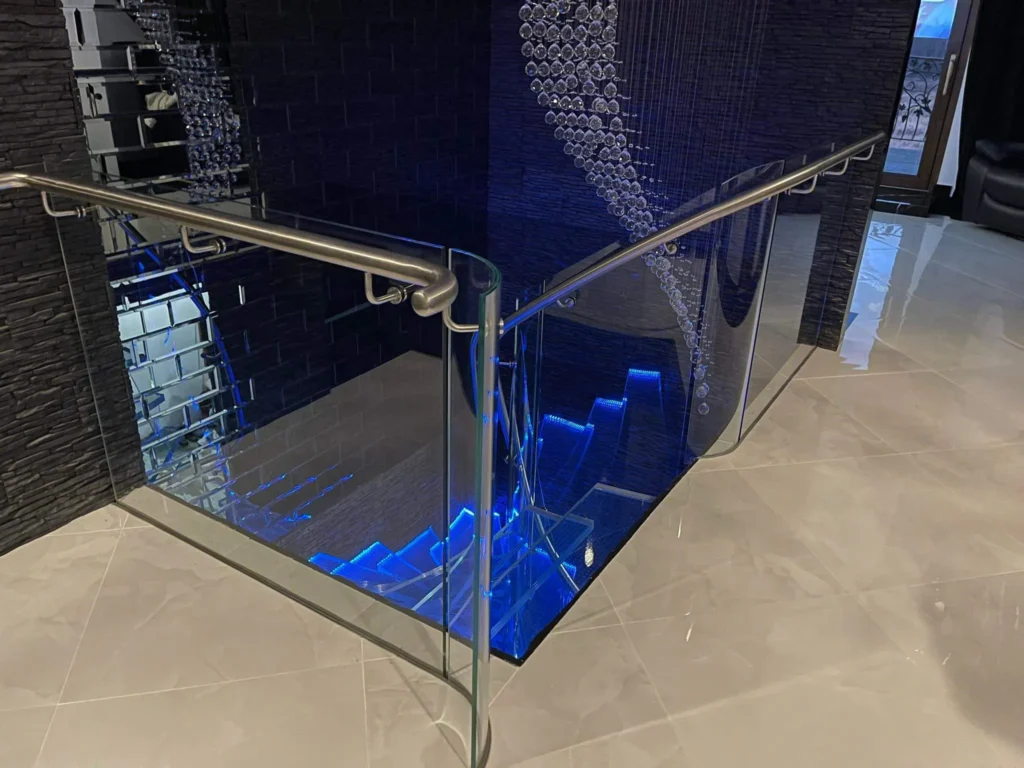 Cantilever stairs